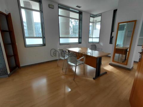 LOCAL CENTRO DE SANXENXO - ACONDICIONADO