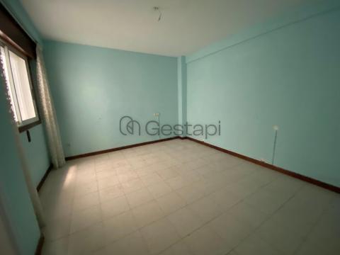 PISO 3 HABITACIONES C/ VIGO