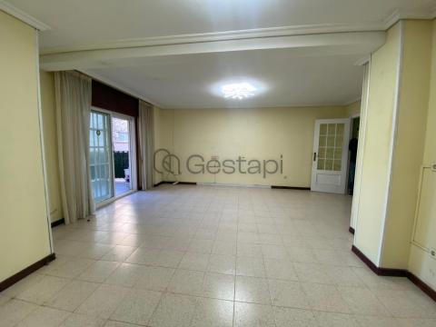 PISO 3 HABITACIONES C/ VIGO