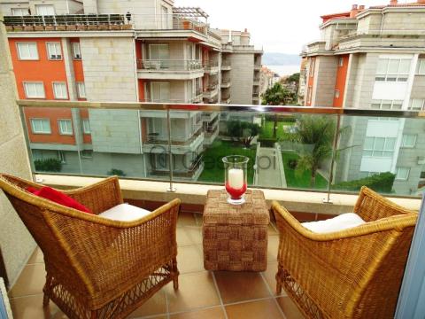 AMPLIO Y LUMINOSO PISO EN SANXENXO - CALLE PROGRESO