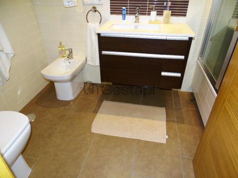 AMPLIO Y LUMINOSO PISO EN SANXENXO - CALLE PROGRESO