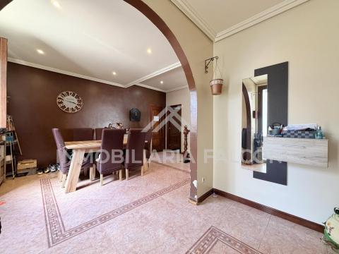 Casa Reformada de 3 Plantas con Garaje | Teis, Vigo