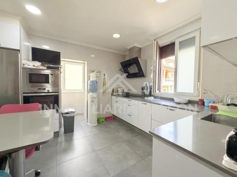 Casa Reformada de 3 Plantas con Garaje | Teis, Vigo