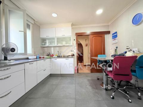 Casa Reformada de 3 Plantas con Garaje | Teis, Vigo