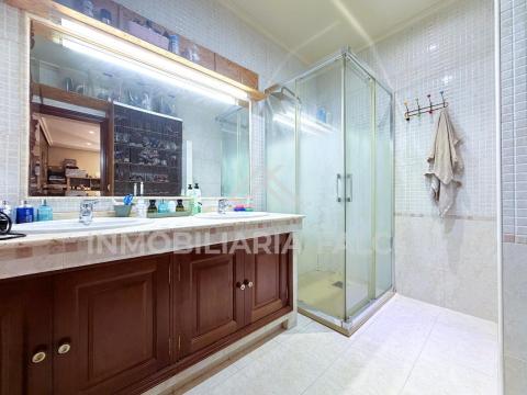 Casa Reformada de 3 Plantas con Garaje | Teis, Vigo