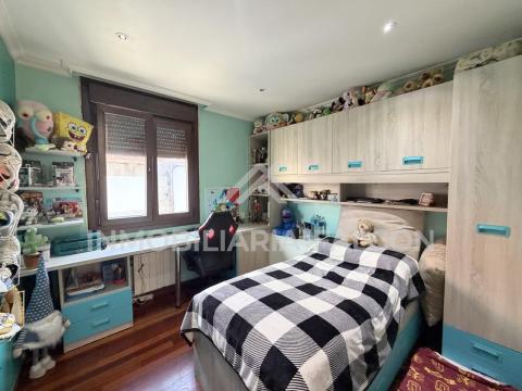 Casa Reformada de 3 Plantas con Garaje | Teis, Vigo