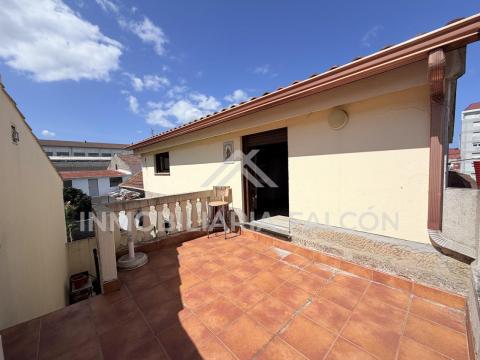 Casa Reformada de 3 Plantas con Garaje | Teis, Vigo